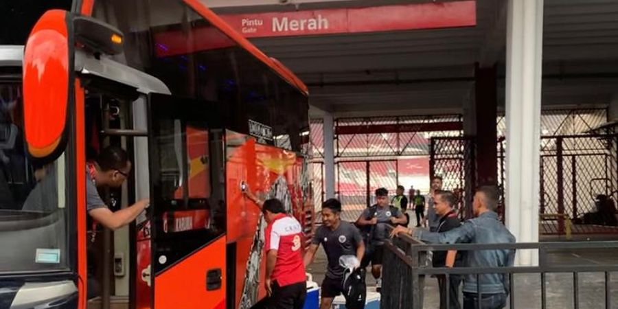 Piala AFF 2022 - Ofisial Timnas Indonesia Ketinggalan Bus usai Latihan di SUGBK