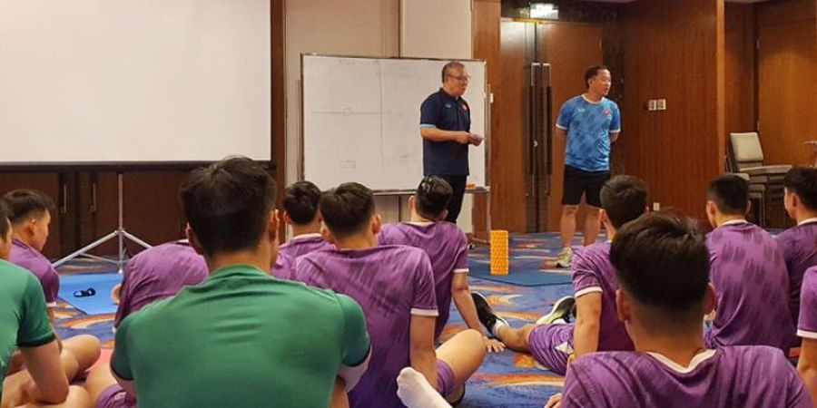 Jakarta Hujan Deras, Park Hang-seo Ubah Rencana Latihan Vietnam Jelang Lawan Timnas Indonesia