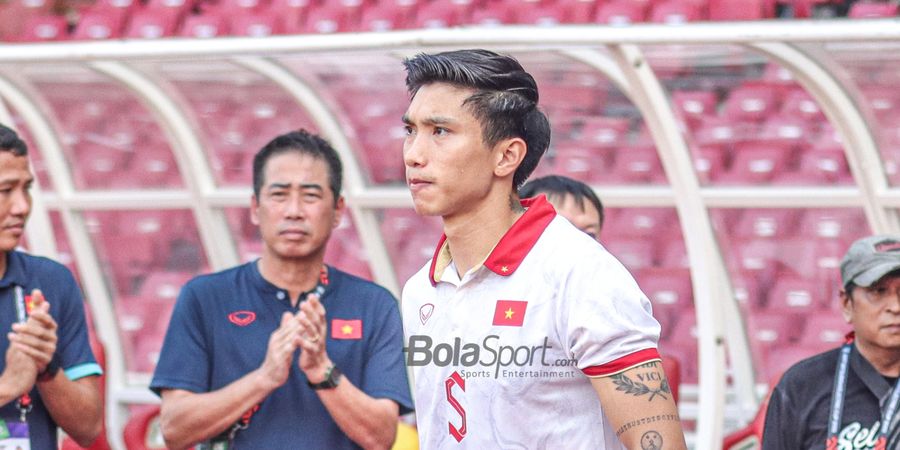 Pemain Vietnam Musuh Timnas Indonesia Buat Ulah Lagi, Hantam Suporter dengan Bola