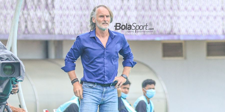 Jan Olde Riekerink Pasang Badan usai Dewa United Dibekuk PSM Makassar