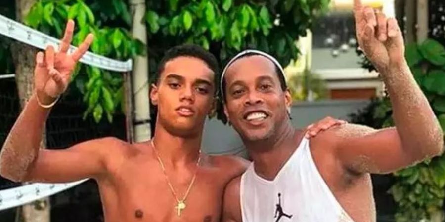 Ikuti Jejak Karier Sang Ayah, Putra Ronaldinho Segera Gabung Barcelona
