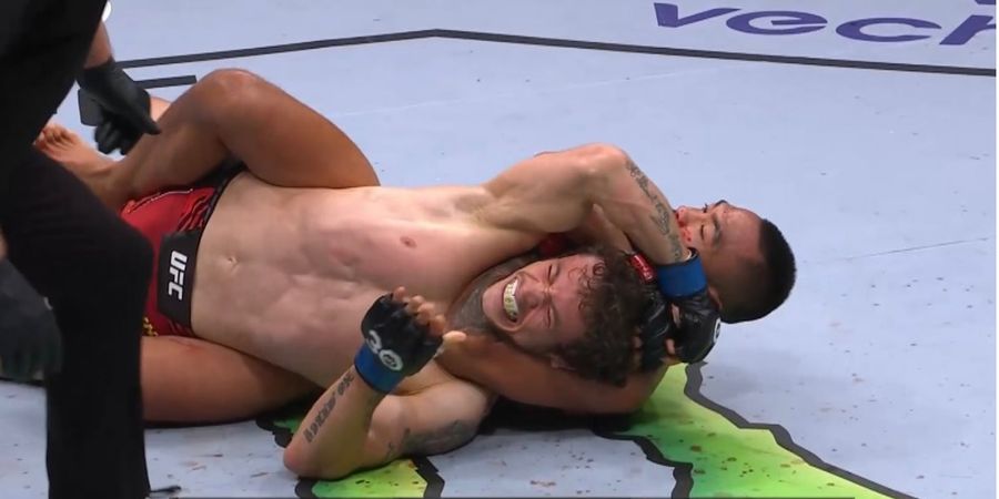Hasil UFC 284 - Duel Kelas Alexander Volkanovski Dirampungkan Petarung Tuan Rumah dengan Cekikan