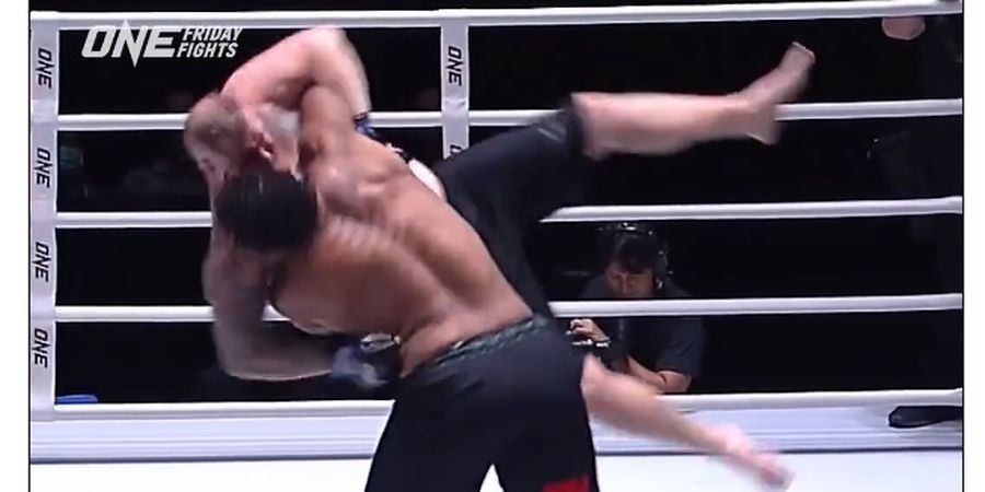 VIDEO - 18 Detik Lawan Langsung Terkapar, KO Bantingan Lahir di ONE Championship