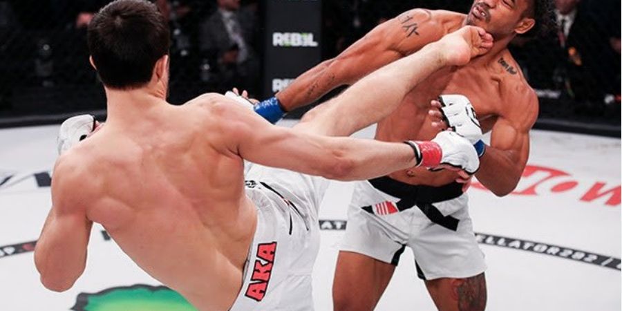 VIDEO - Jurus Tendangan Tanda Tanya Usman Nurmagomedov Bikin Eks Raja UFC Terhempas