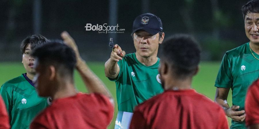 Jangan Hujat Ernando Ari, Shin Tae-yong Jelaskan Suasana di Lapangan