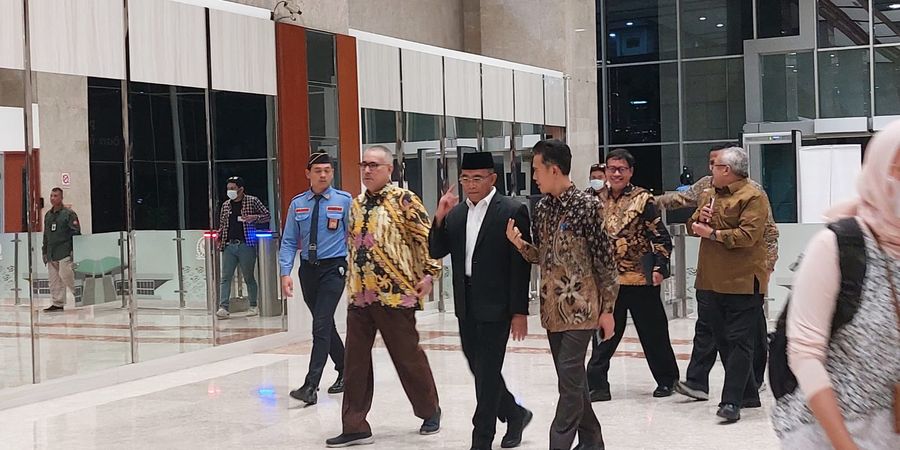 Punya Basis Suporter Besar Buat Plt Menpora Yakin Indonesia Tak akan Dapat Sanksi Berat dari FIFA