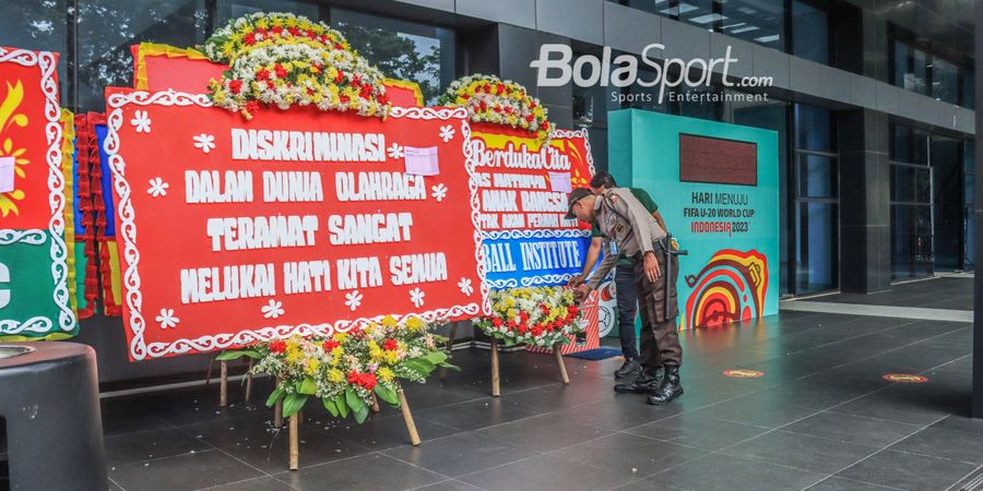 Karangan Bunga Penuhi Kantor PSSI, Buntut Indonesia Batal Jadi Tuan Rumah Piala Dunia U-20 2023