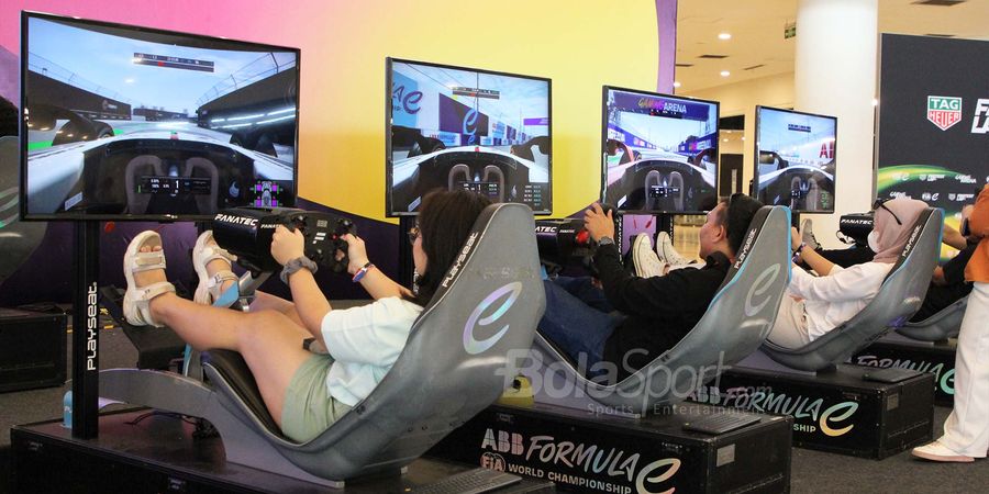 Lewat Racing Simulator, Penonton Rasakan Sensasi Balapan Formula E Seri Jakarta ePrix