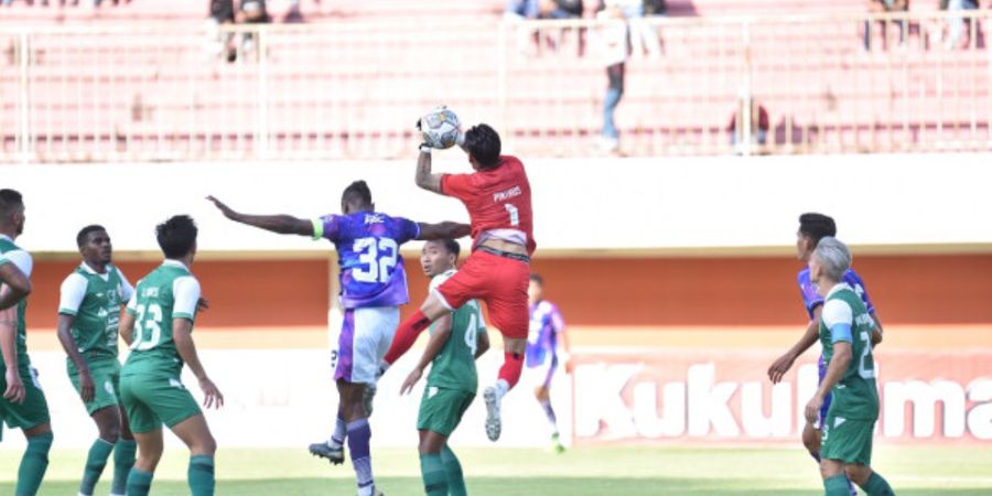 Hasil Laga Uji Coba Klub Liga 1 - Pertandingan Sempat Dihentikan Karena Flare, Persib Tahan Imbang PSS