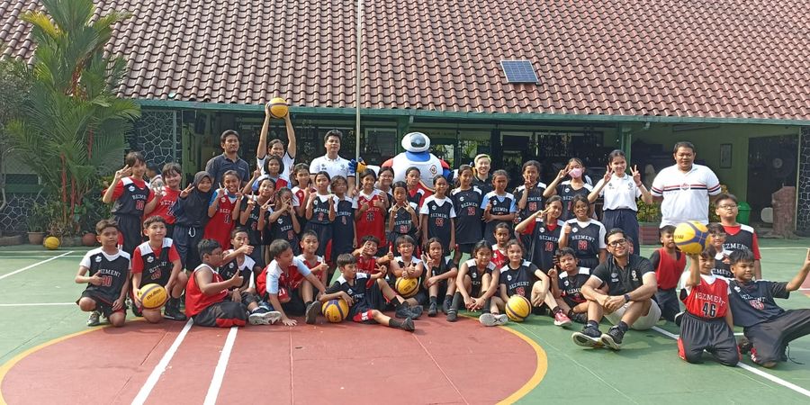 Giatkan Sosialisasi FIBA World Cup 2023, Maskot JIP Rambah Sekolah di Jakarta