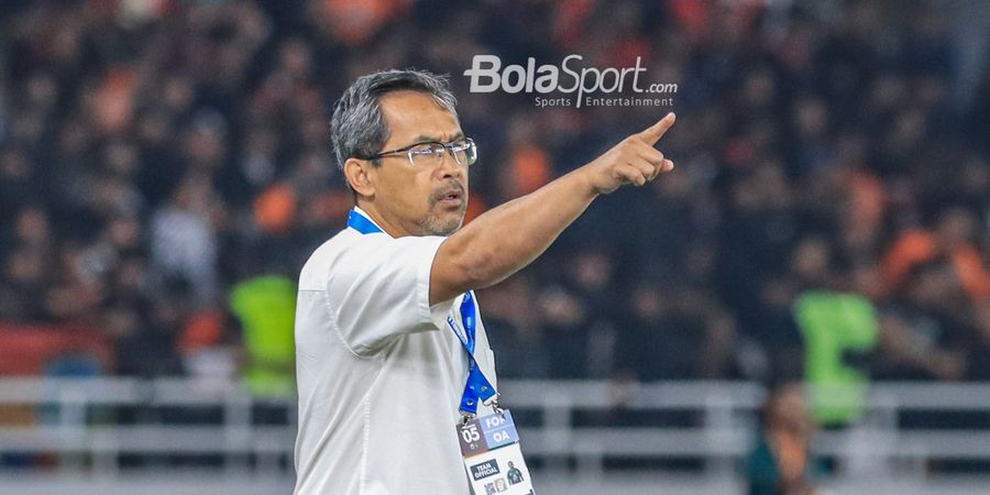 Aji Santoso Legawa Satu Pemain Persebaya Mandi Lebih Cepat karena Kartu Merah, tetapi…