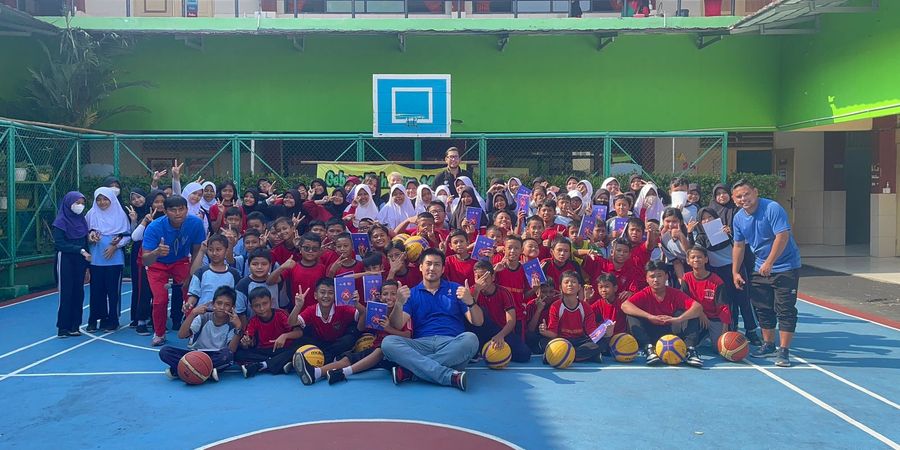 Siswa Sekolah Jakarta Heboh Sambut Pebasket pada Kampanye FIBA World Cup 2023