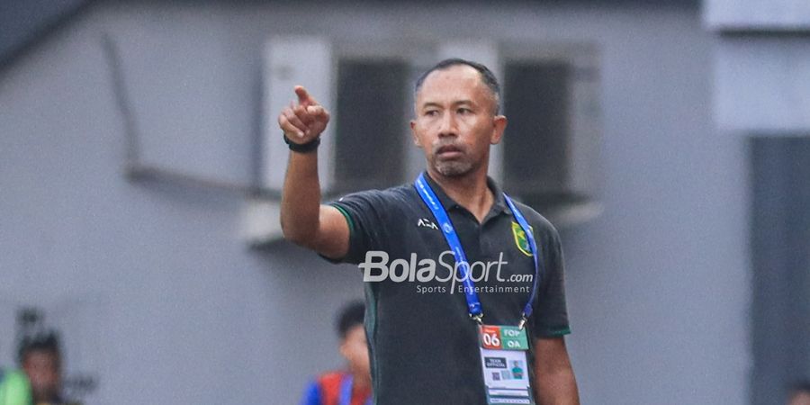 Uston Nawawi Apresiasi Pemain Seusai Bawa Persebaya Raih Kemenangan Perdana di Kandang