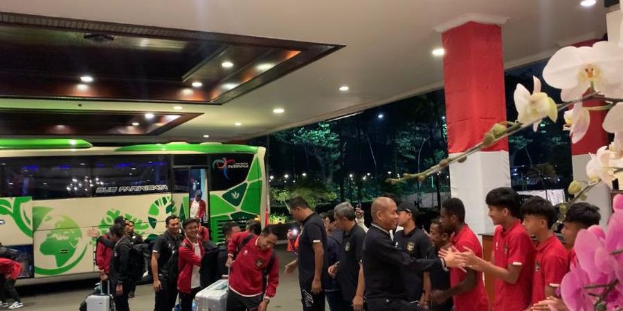 Kedatangan Timnas U-23 Indonesia Diwarnai Tepuk Tangan Timnas U-17 Indonesia