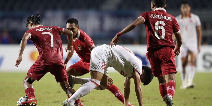Begini Reaksi Fans Vietnam Lihat Aksi Brutal Nguyen Hong Phuc dan Seruan Indonesia Mundur dari Piala AFF