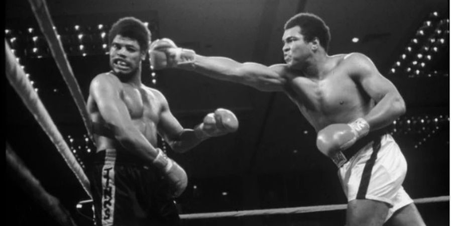 SEJARAH HARI INI - Diintai Parkinson, Muhammad Ali Jadi Juara Dunia Tinju Kelas Berat Lineal 3 Kali  