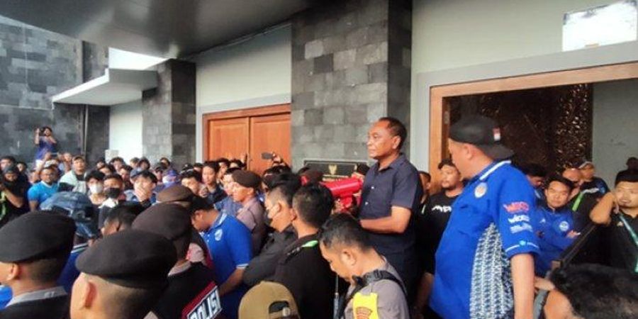 Kas Hartadi Digeruduk Suporter PSIM Usai Tak Pernah Menang di 2 Laga Kandang Awal