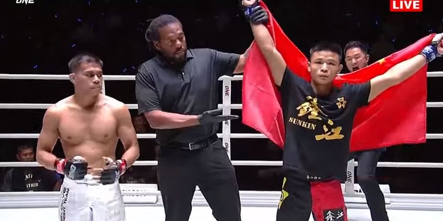 Hasil ONE Fight Night 15 - Hu Yong Taklukkan Eko Roni Saputra dalam 1 Menit