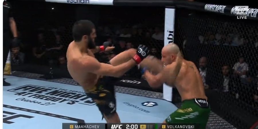 Hasil UFC 294 - Satu Ronde Cukup, Sepakan Maut Islam Makhachev Bikin Alexander Volkanovski Merana