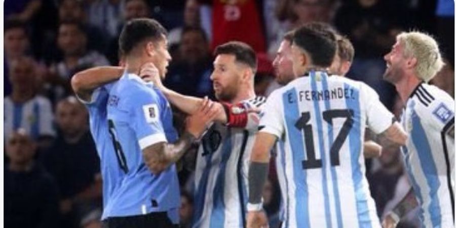 Kualifikasi Piala Dunia 2026 - Messi Cekik Bek Uruguay demi Bela Teman yang Berkelahi