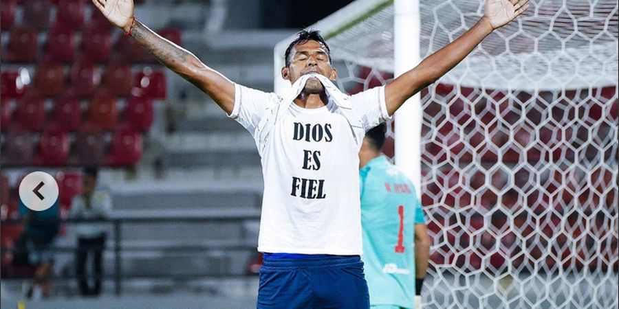 Hasil Liga 1 - Diwarnai 2 Penalti dan Kartu Merah, Arema FC Menang Telak atas Persis