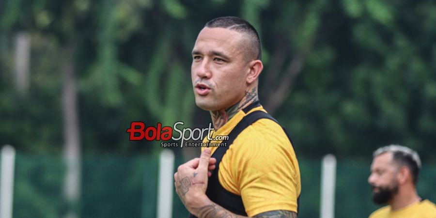 Radja Nainggolan Beri Instruksi 2 Gelandang Bhayangkara FC, Si Ninja Tunda Debut 2 Bulan Lagi
