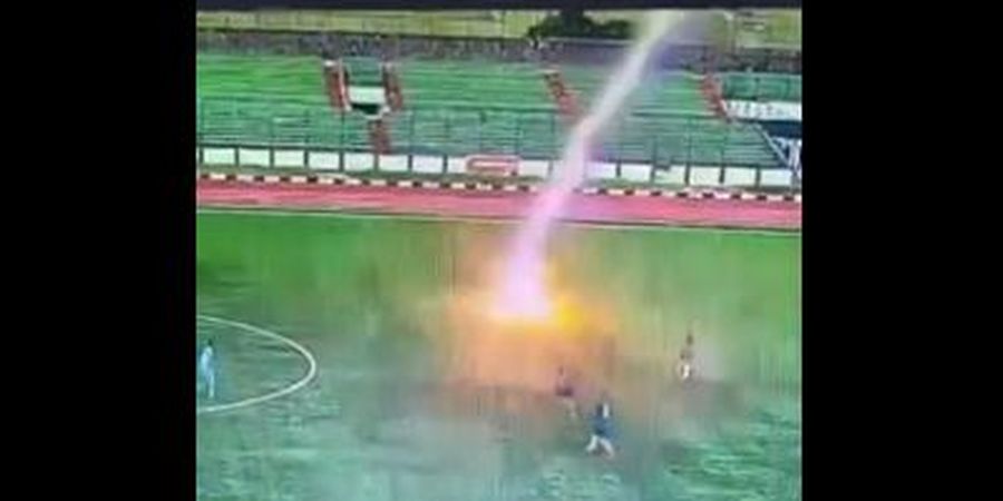 Viral Video Pesepak Bola Tersambar Petir di Stadion Siliwangi, Korban Tewas dengan Tubuh Meleleh