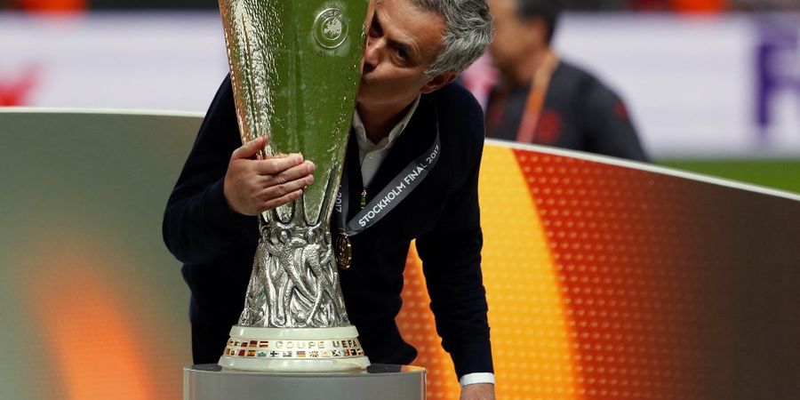 Jose Mourinho Masih Cinta Man United, Kirim Kode Lagi?