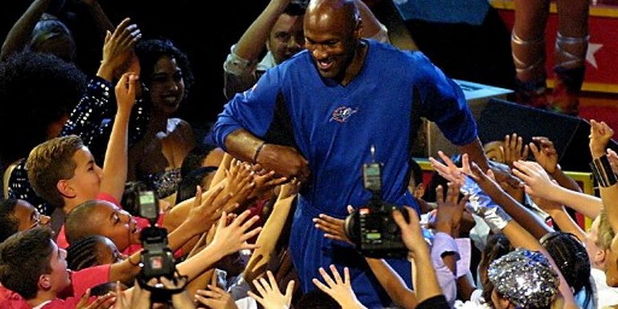 SEJARAH HARI INI - Umur 40 Tahun, Michael Jordan Bikin Rekor Terakhir di NBA
