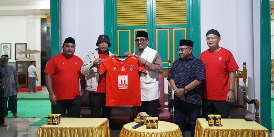 Rayakan Promosi ke Liga 1, Skuad Malut United Diterima Sultan Tidore 