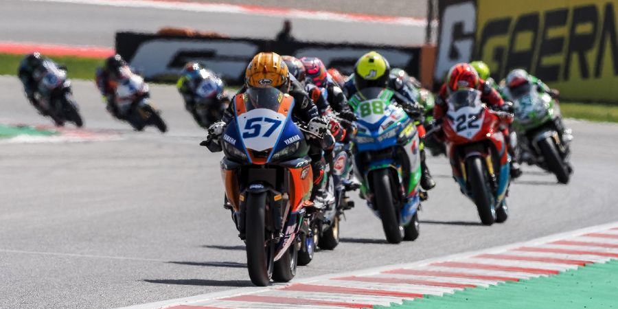 Merah Putih Berkibar di Barcelona, Aldi Satya Mahendra Cetak Podium Perdana pada WSSP300