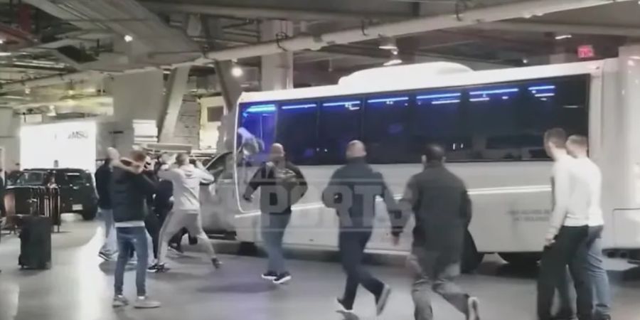 SEJARAH HARI INI - Rusuh di UFC, Gerombolan Conor McGregor Serbu Bus Khabib