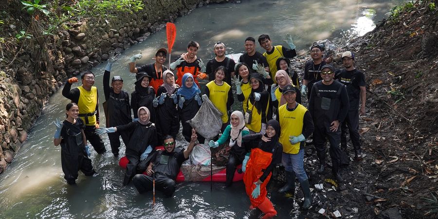 Rayakan Hari Sungai Nasional, SayaPilihBumi Gelar Aksi Bersih-bersih Sungai di Sekitar Wilayah Kompas Gramedia