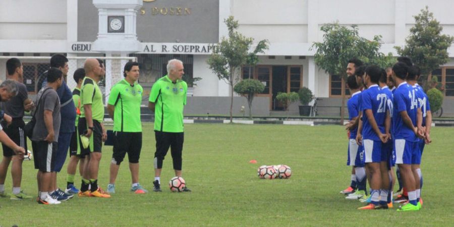 Lapangan Latihan Persib Bandung Dikritik Mario Gomez, Kontras dengan Tempat Latihan Juara Liga Super Malaysia