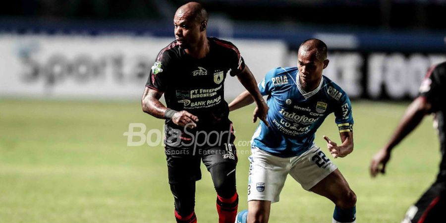 Persipura Vs Persib Bandung - Maung Bandung Tanpa Striker, Babak Pertama Berakhir Kaca Mata