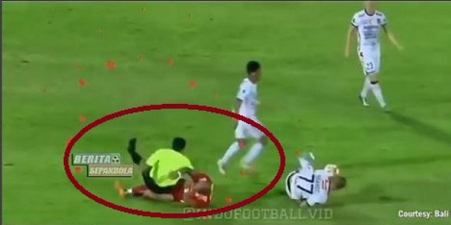 VIDEO - 4 Adegan Kocak Piala Presiden 2018, Ivan Carlos Tekel Wasit hingga Tandukan Essien