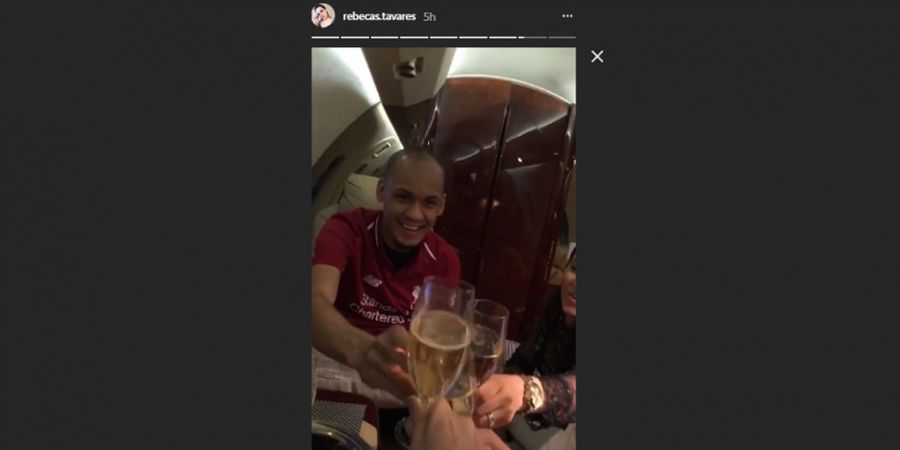 Wow! Fabinho Gelar Pesta Perayaan di Jet Pribadi Setelah Gabung Liverpool