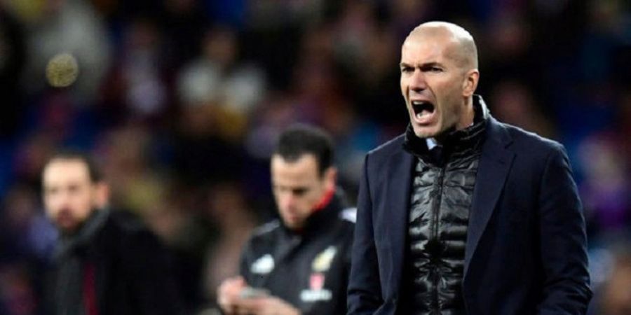 Sebelum Pergi, Zinedine Zidane Pernah Membuat Real Madrid Tampak Aneh