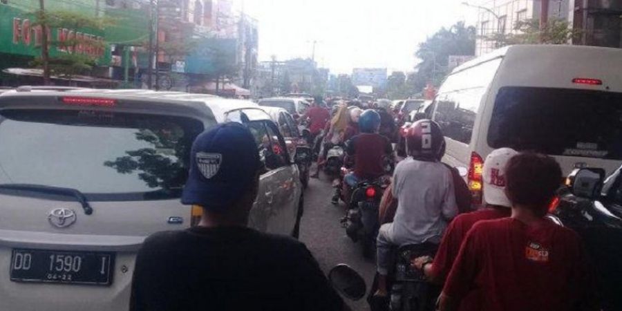PSM Vs PSMS - Konvoi Pendukung Juku Eja Macetkan Jalan di Kota Makassar