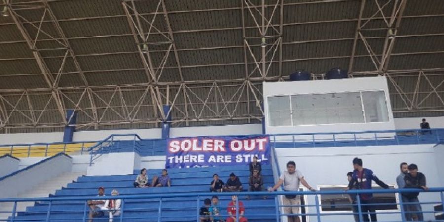 Wah, Spanduk 'Soler Out' Terbentang di Sesi Latihan Persib Bandung