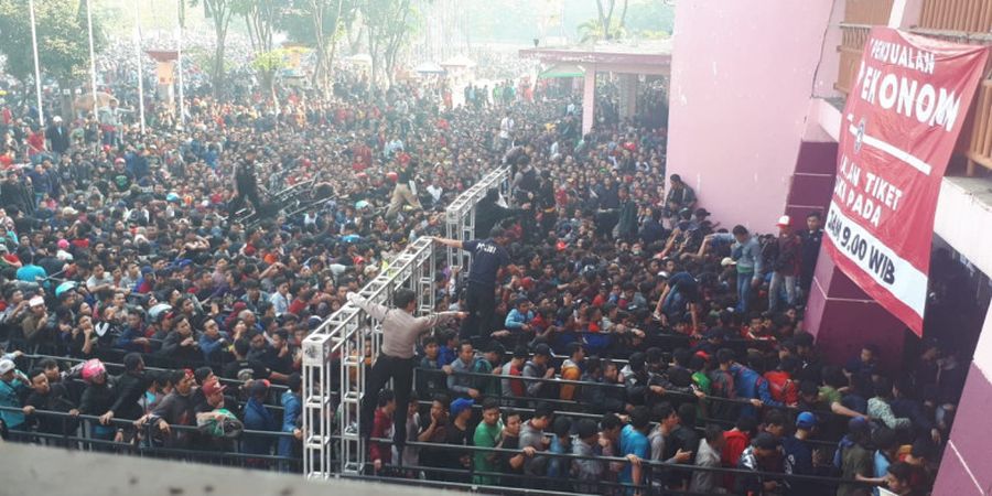 Datang dari Balikpapan untuk Final Piala AFF U-16 2018, Suporter Ini 'Diperas' Calo Tiket