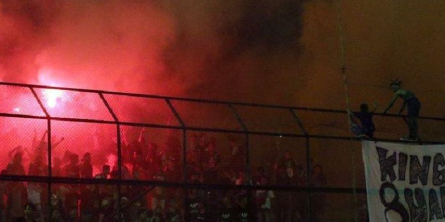 Flare Menyala saat PSMS Membungkam Persebaya di Stadion Teladan, Pemain Ini Buka Suara