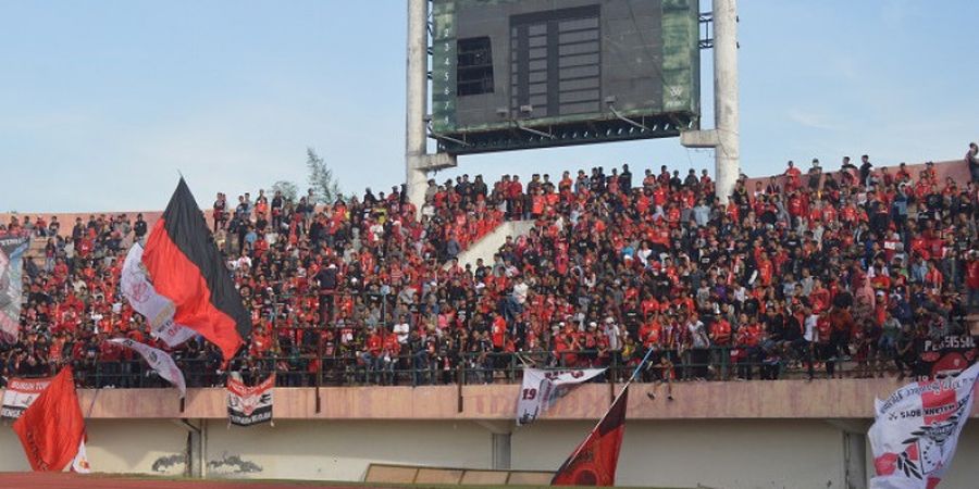 Main Laga Tandang, Anthem Satu Jiwa Persis Solo Berkumandang di Stadion Singaperbangsa