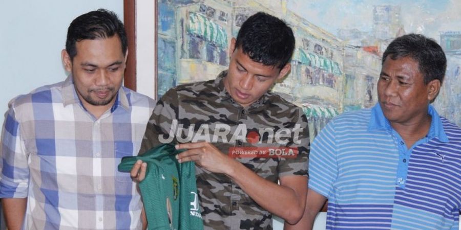 Baru Empat Hari Latihan, Yogi Novrian Teken Kontrak dengan Persebaya