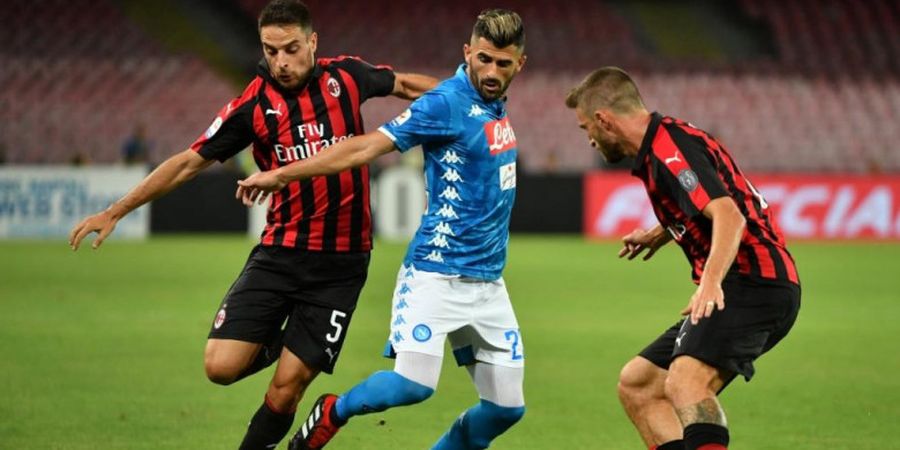 Hasil Babak I - Tendangan ala Kungfu Bawa AC Milan Memimpin di Napoli