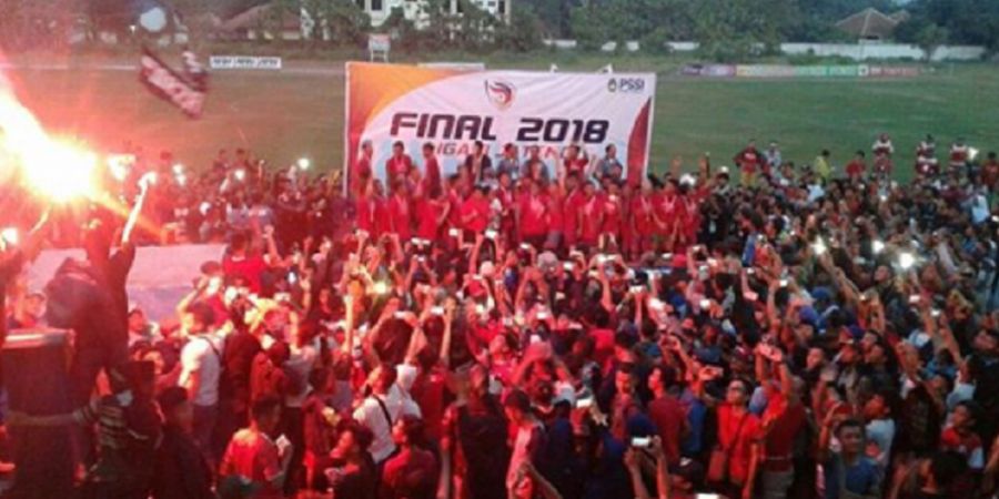 Aksi Lempar Batu Warnai Final Liga 3 2018