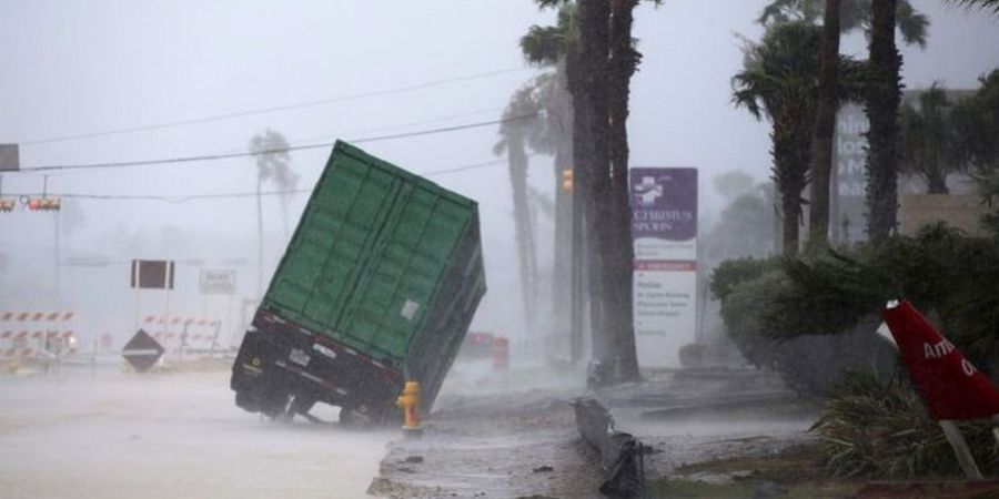 Chris Paul Donasikan 75.000 Dolar untuk Korban Bencana Badai Harvey