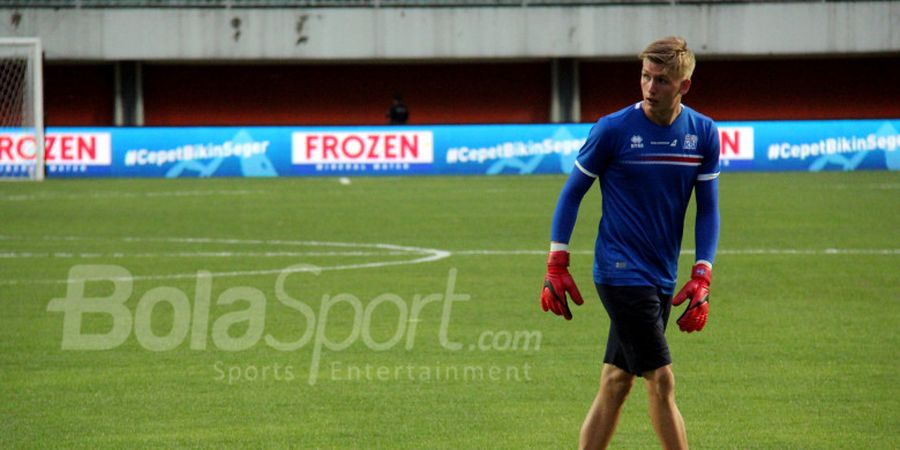 7 Potret Kemesraan Kiper Timnas Islandia bersama Kekasih, Nomor 4 Bikin Para Jomblo Iri