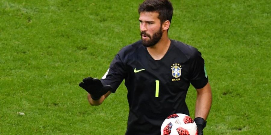 Jadi Kiper Utama Liverpool, Begini Cara Alisson Hormati Loris Karius