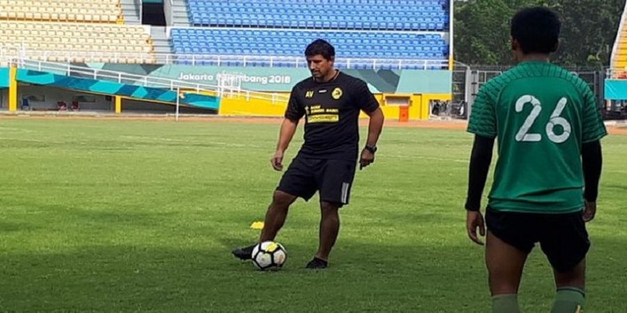 Angel Alfredo Vera Berharap Pemain-pemain Sriwijaya FC Bisa Cepat Beradaptasi dengan Taktiknya